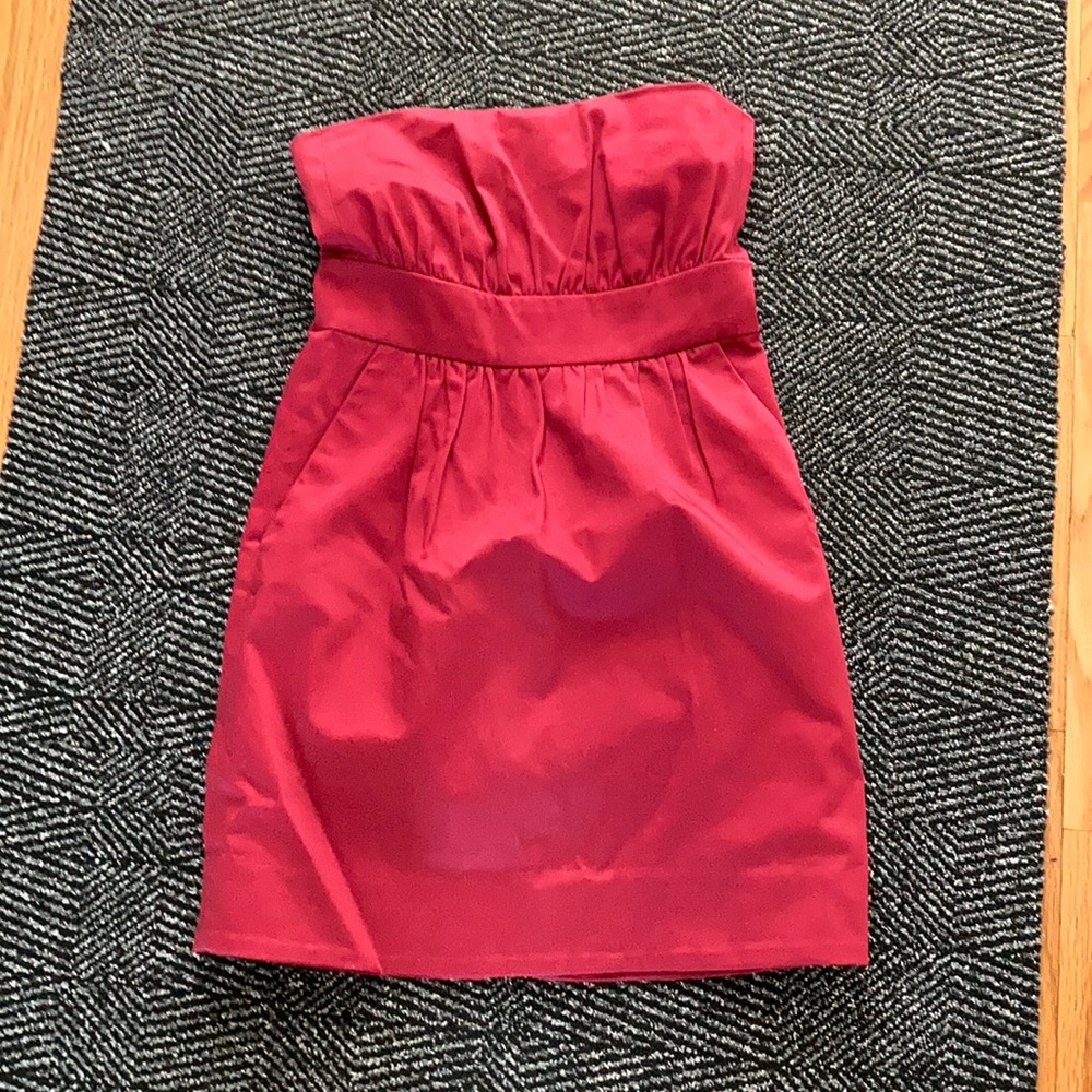 Adorable burgundy strapless dress